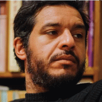 هي الأنثى والأنثى هي