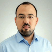 كوشنير في تل أبيب وغزة بين الضغط الأمريكي والانتخابات الإسرائيلية